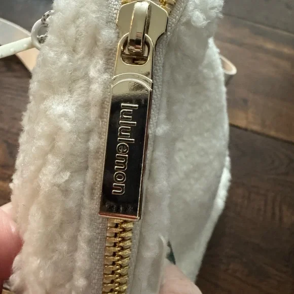 lululemon athletica Cream Crossbody Belt Bag - Picture 11 of 16